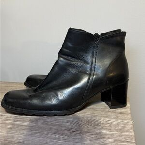 SANTANA CANADA | Women's Leather Heeled Boots size 7